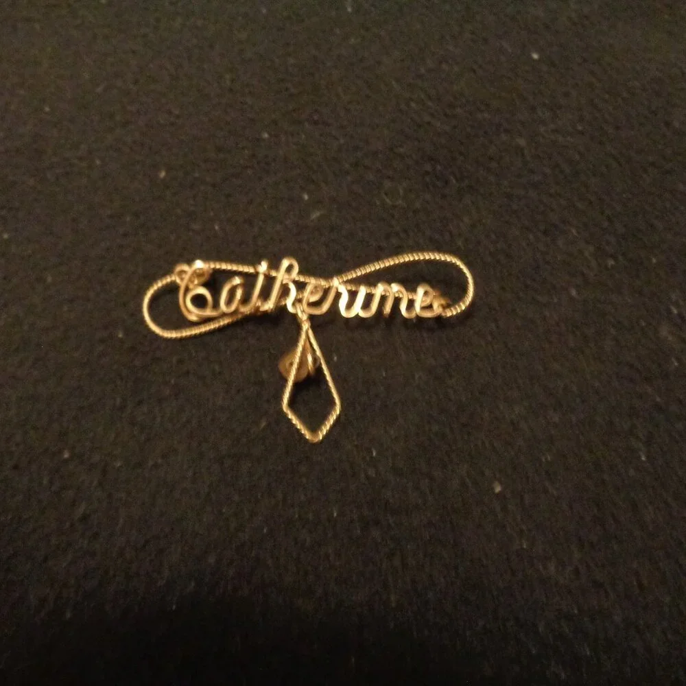 1940S 1950S SWEETHEART PIN SAYS CATHERINE IN GOLD WASH WIRE W TINY STONE